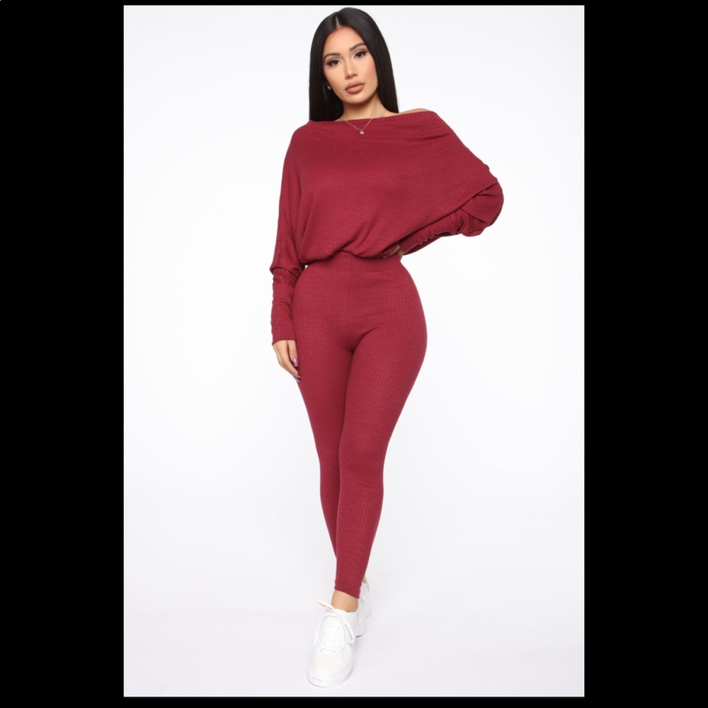 Shoulder Top + Leggings